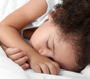 enfant dort après consultation sommeil difficile